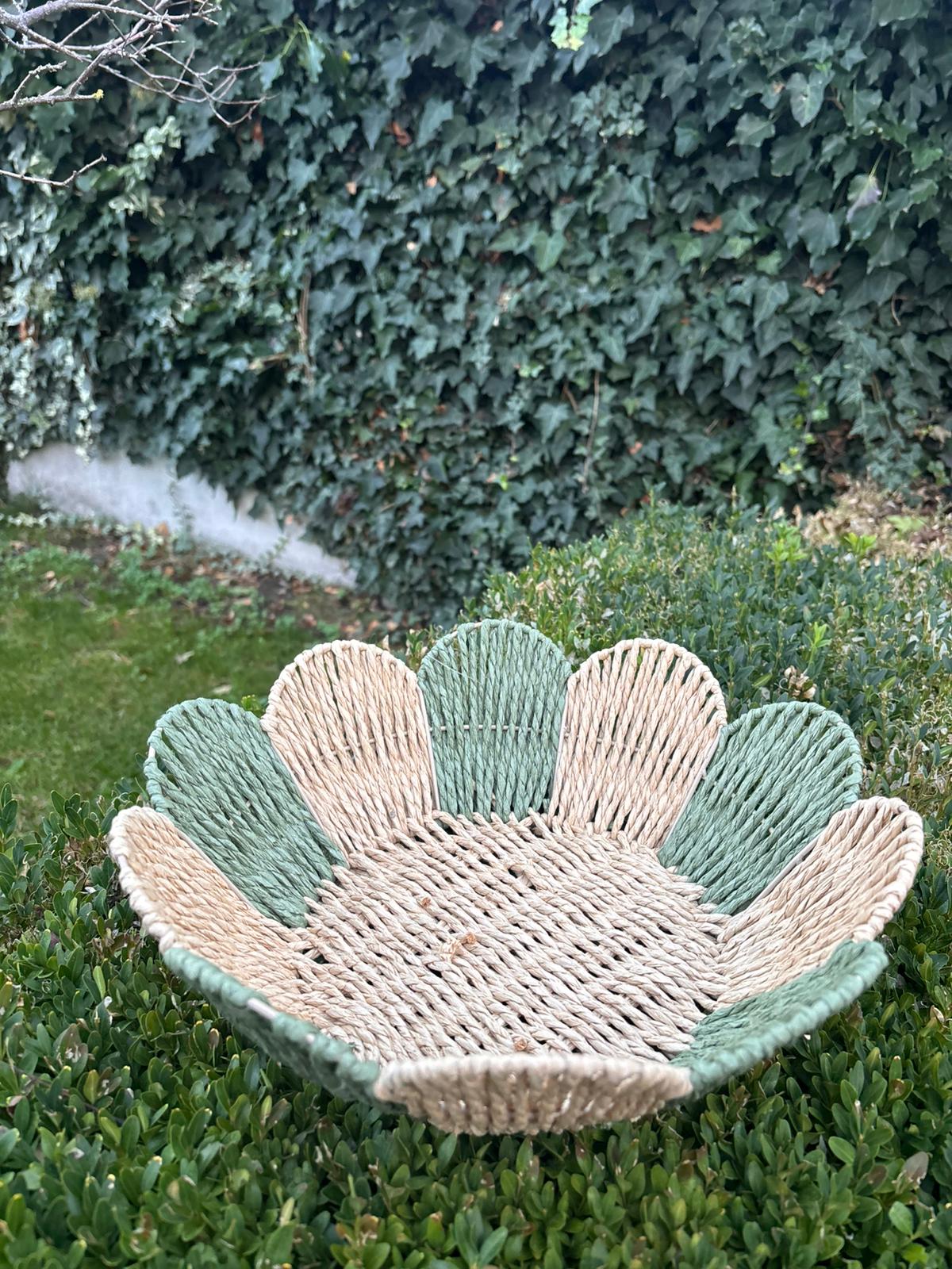 Plateau décoratif vintage en fer et papier torsadé